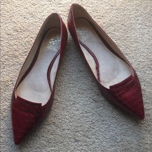 Vince Camuto burgundy snakeskin flats 8.5M